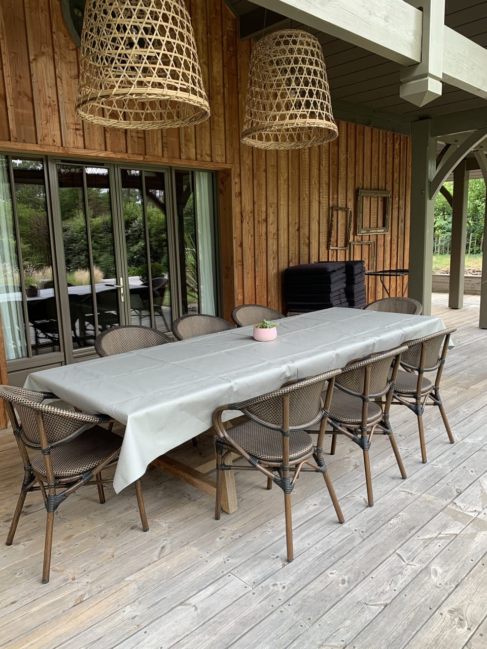 Outdoor dining