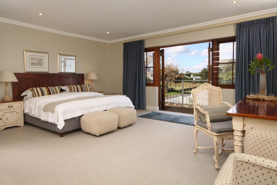 Luxury Sea & Mountain View Suite (R7) | Living area | 30-inch TV with satellite channels