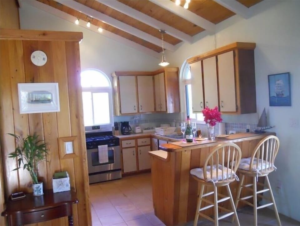 Fully Stocked Kitchen