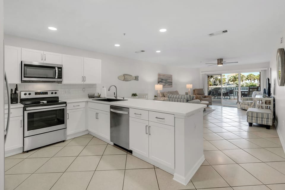 Kitchen all equipped for all needs.