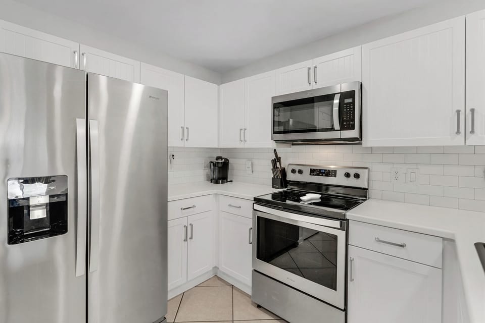 Kitchen frig has ice maker and delivers plenty of ice as needed.