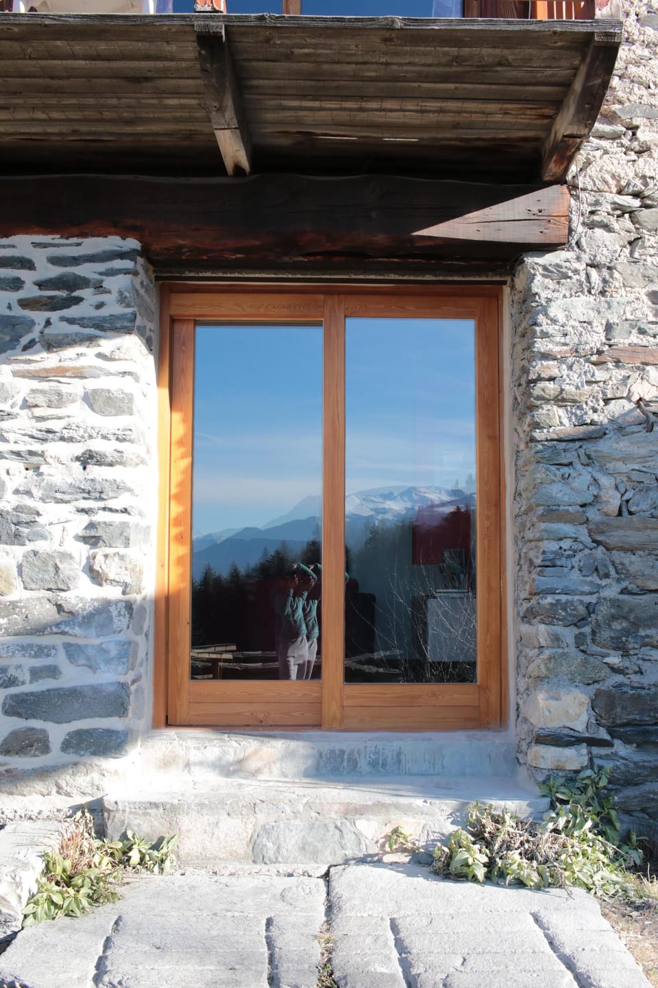 Sliding door  (access to the terrace)