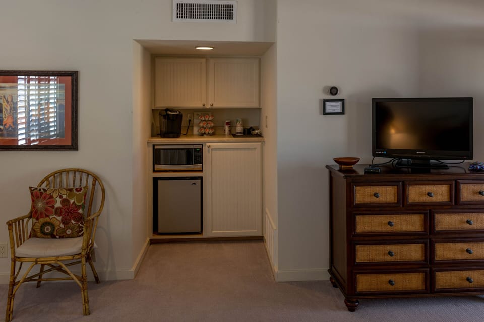 Coffee bar, mini frig and microwave