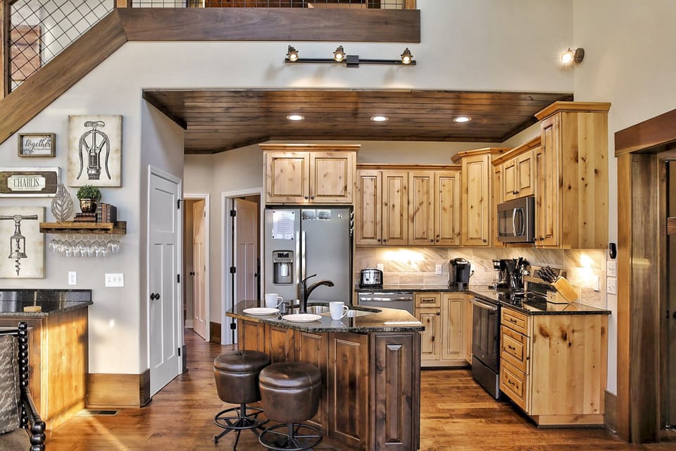 Comes with a fully stocked kitchen!