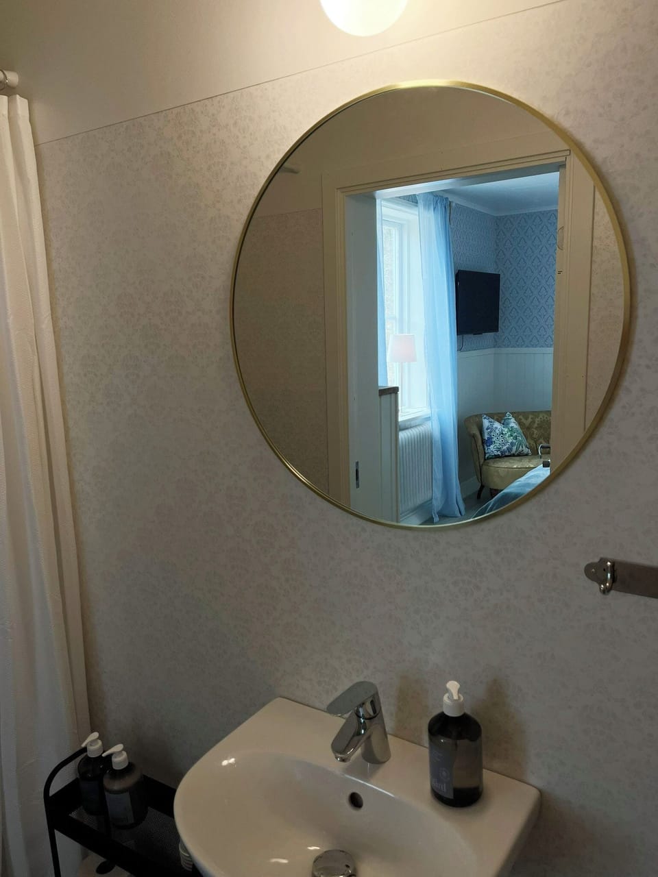 Comfort Single Room | Bathroom | Shower, hair dryer, towels, soap