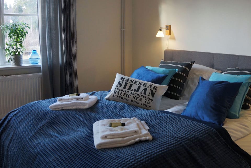 Double Room, Multiple Beds | Premium bedding, WiFi (free), individually decorated, bed sheets