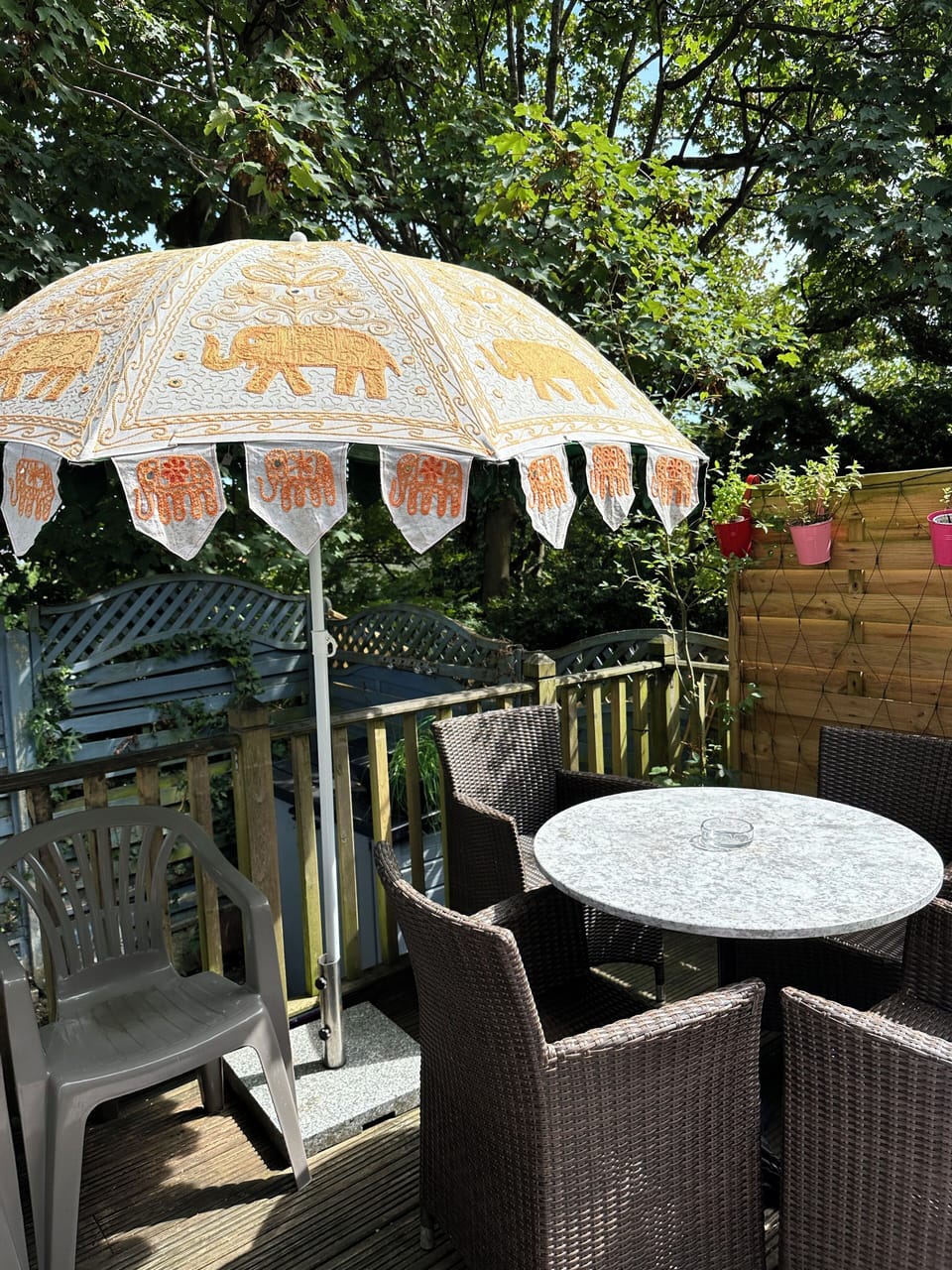 Outdoor dining