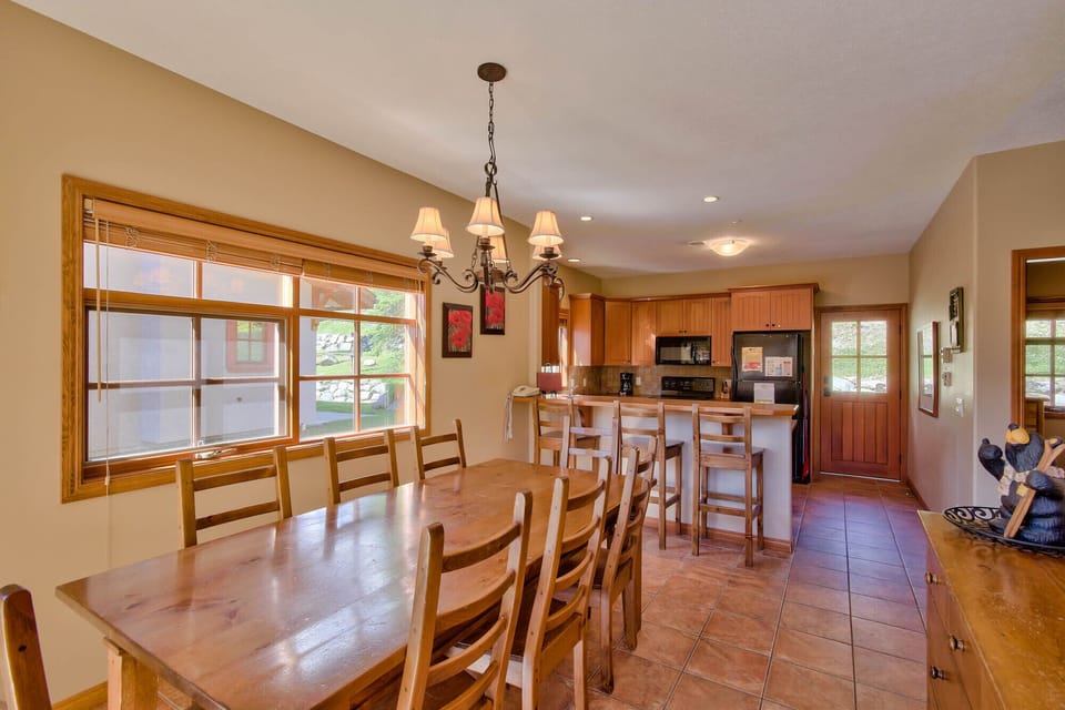 Dining room - Seats up to 12