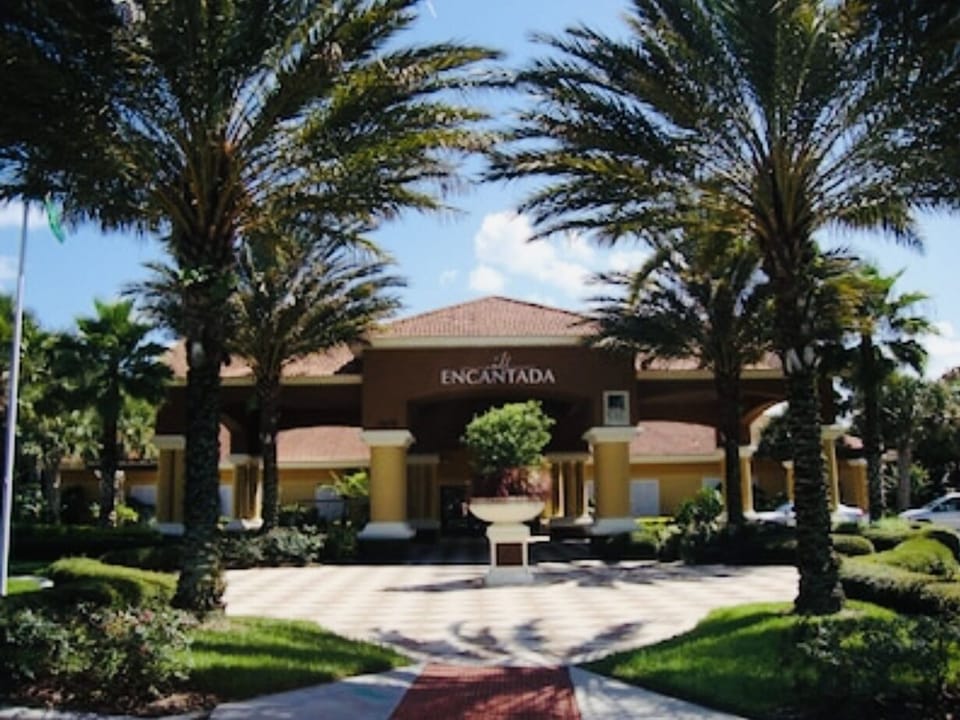 Clubhouse: 2 pools, 2 hot tubs, gym, playground, ping pong & mini cafe/bar