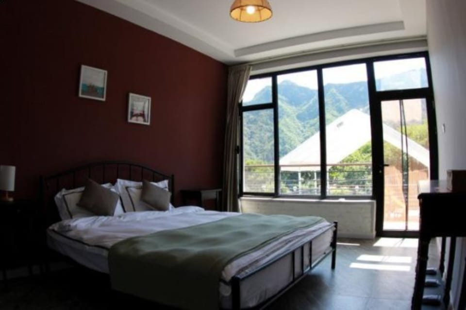 Villa | Desk, blackout drapes, WiFi (free)