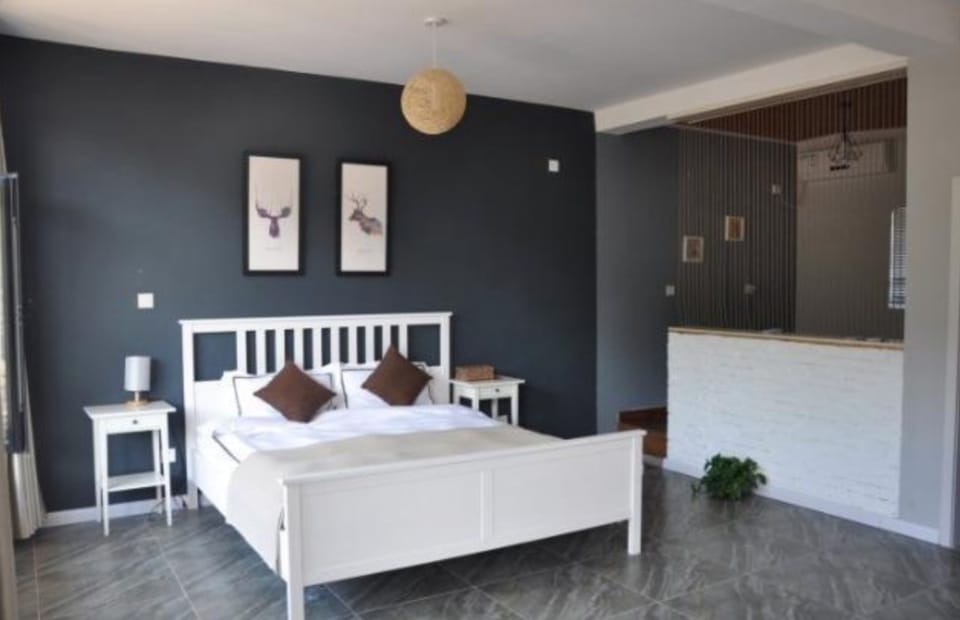 Villa | Desk, blackout drapes, WiFi (free)