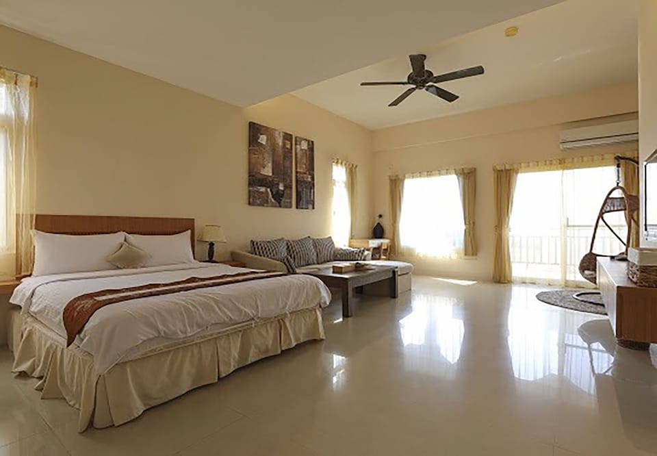 Deluxe Double Room, 1 Double Bed, Non Smoking, Ocean View | Desk, blackout drapes, free WiFi, bed sheets