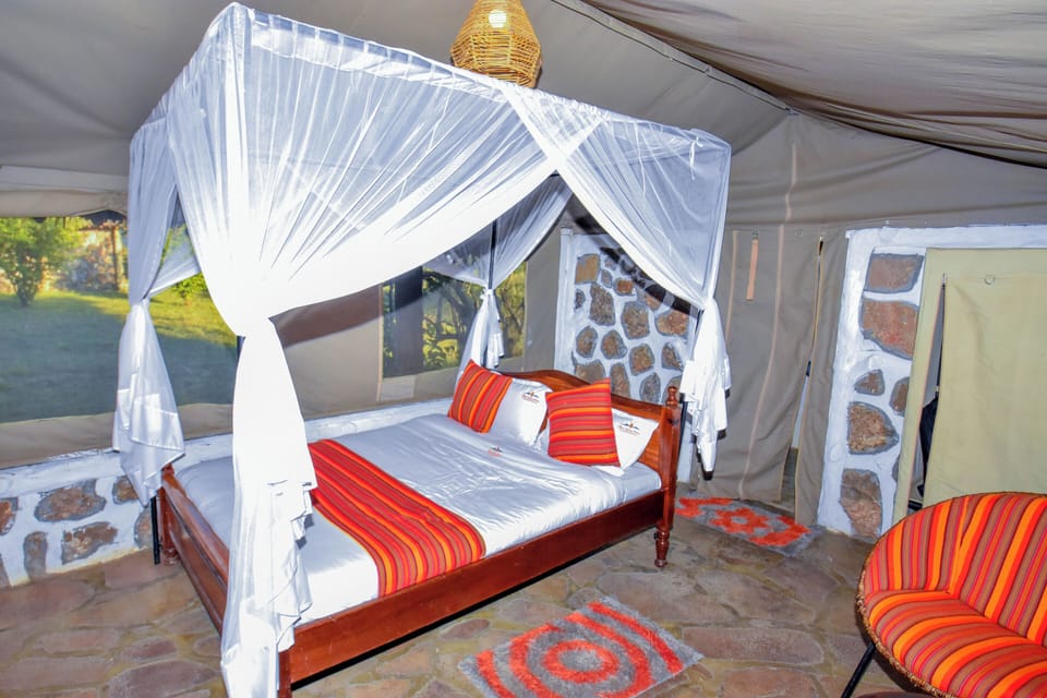 Premium bedding, desk, bed sheets