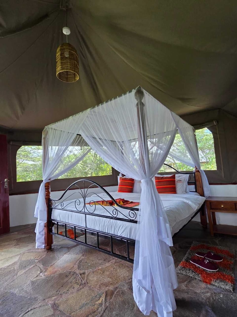 Double Room | Premium bedding, desk, bed sheets