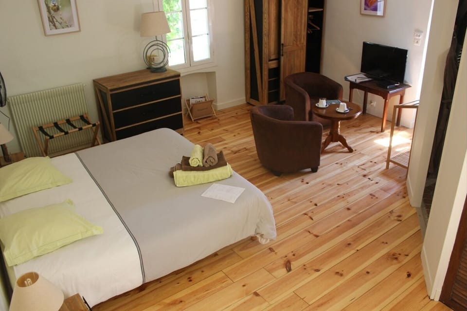 Double Room (Les Cévennes) | Individually decorated, individually furnished, soundproofing, free WiFi