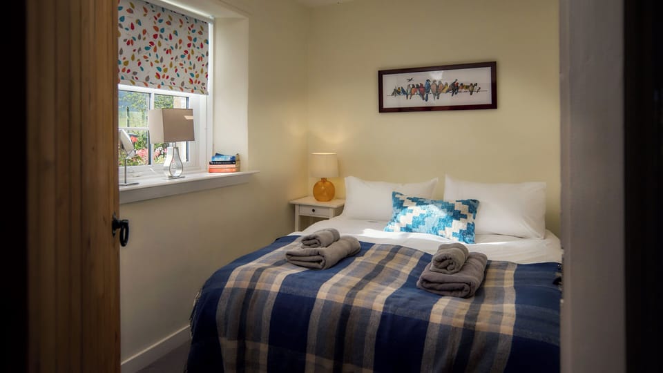 Mauldslie Hill Cottage - Sleeps 6 & Pet Friendly Cottage in Scotland
