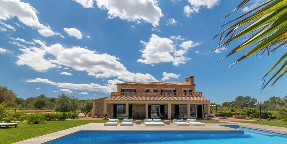 Beautiful villa with swimming pool