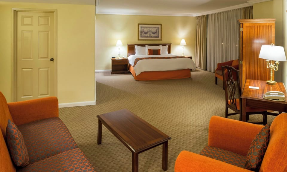 Suite King NJ | 1 bedroom, premium bedding, in-room safe, blackout drapes