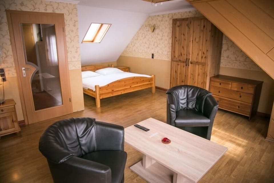 Double Room, Non Smoking, City View | Living area | Flat-screen TV