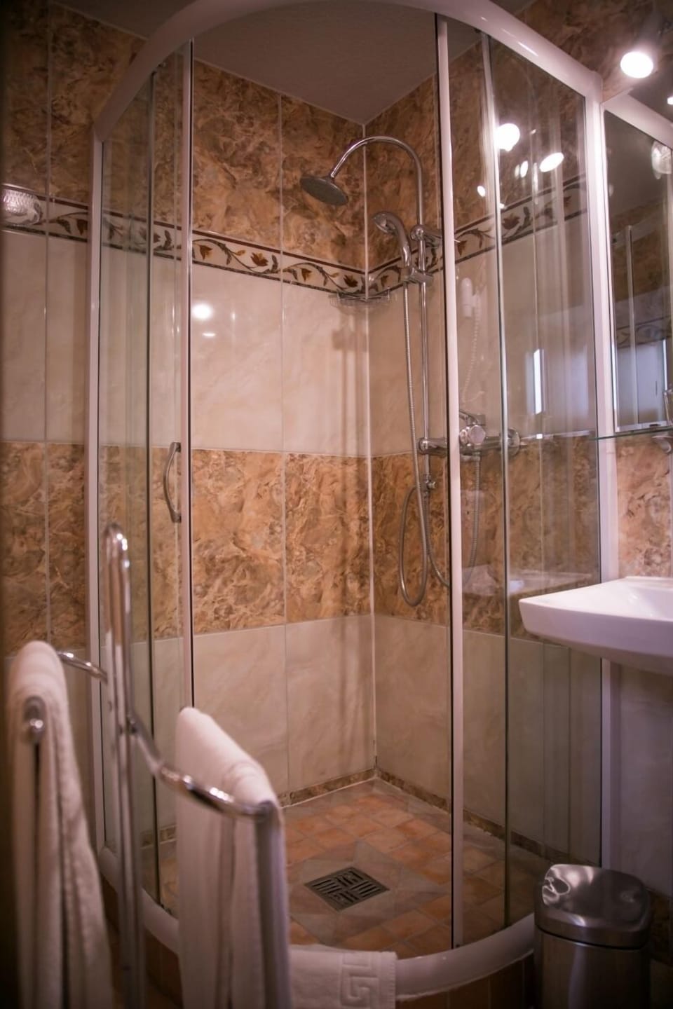 Single Room | Bathroom | Shower, slippers, towels