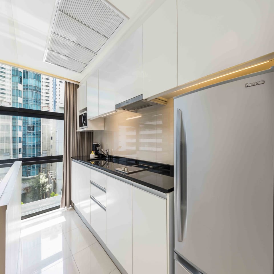 Studio Grand Deluxe | Private kitchen | Full-size fridge, microwave, stovetop, coffee/tea maker