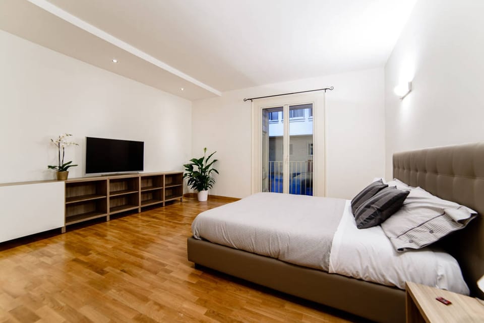 Family Suite, Kitchen | Hypo-allergenic bedding, blackout drapes, free WiFi, bed sheets
