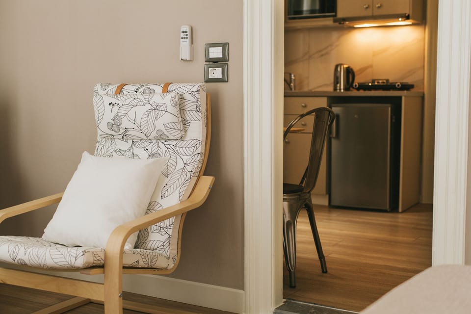 Apartment | Premium bedding, in-room safe, iron/ironing board, free WiFi