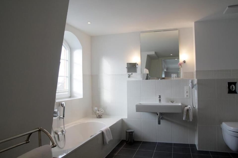 Shower, free toiletries, hair dryer, towels