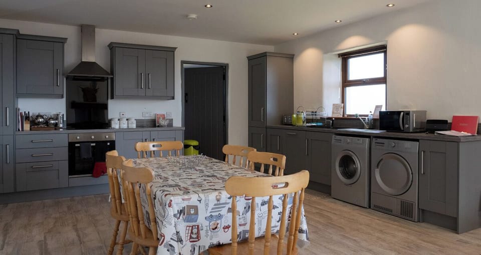 Standard Cottage | Private kitchen | Fridge, microwave, oven, stovetop