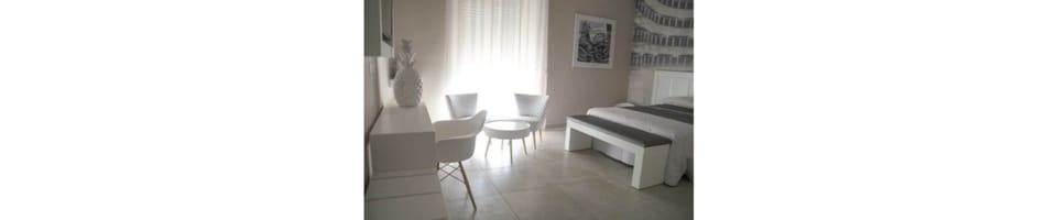 Egyptian cotton sheets, premium bedding, down comforters, minibar