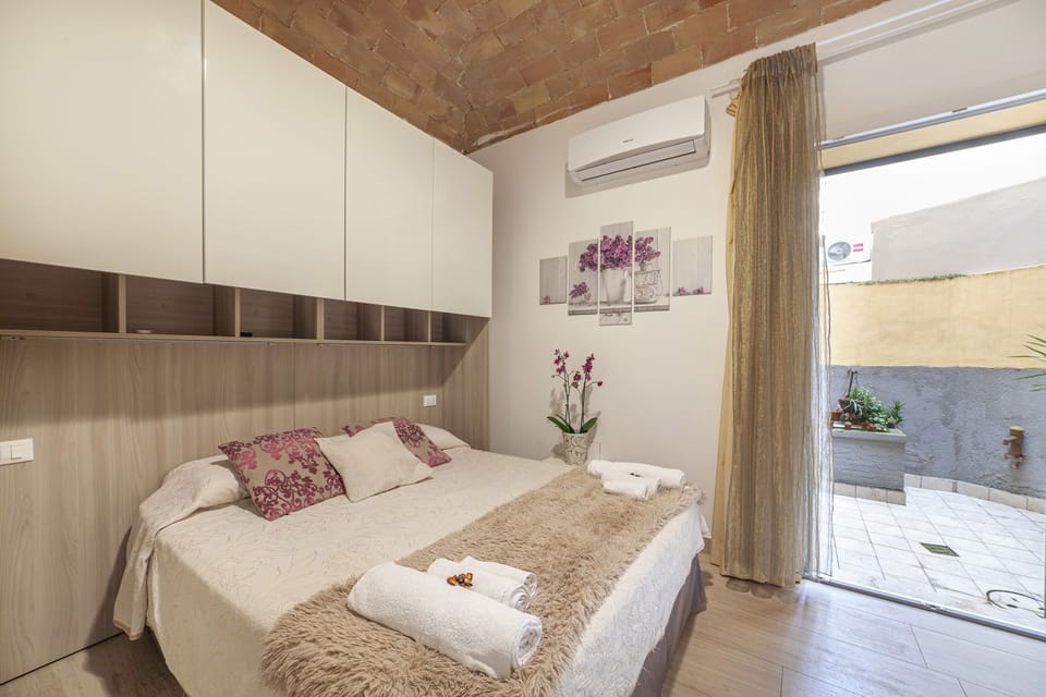 Family Room | Minibar, desk, blackout drapes, soundproofing