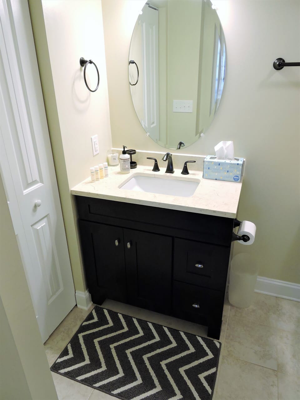Bathroom. We have all the amenities for a relaxing stay.