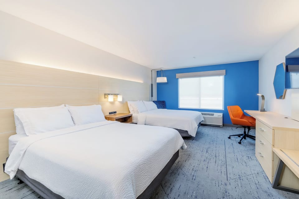 Standard Room, 2 Twin Beds, Accessible Bathtub (Comm, Mobil, Access Tub) | In-room safe, desk, laptop workspace, blackout drapes