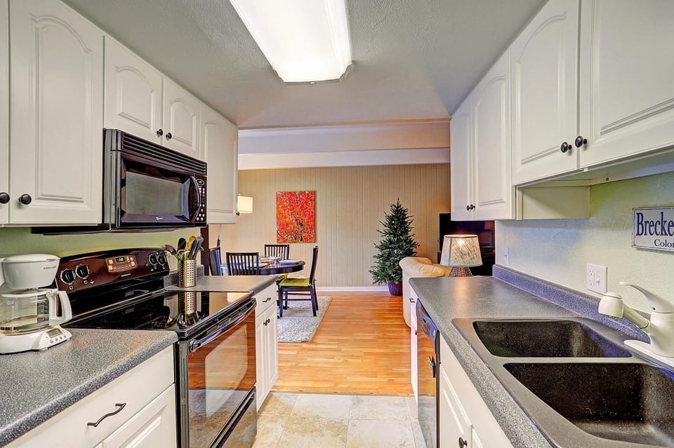 Condo, 2 Bedrooms | Private kitchen | Fridge, microwave, oven, dishwasher