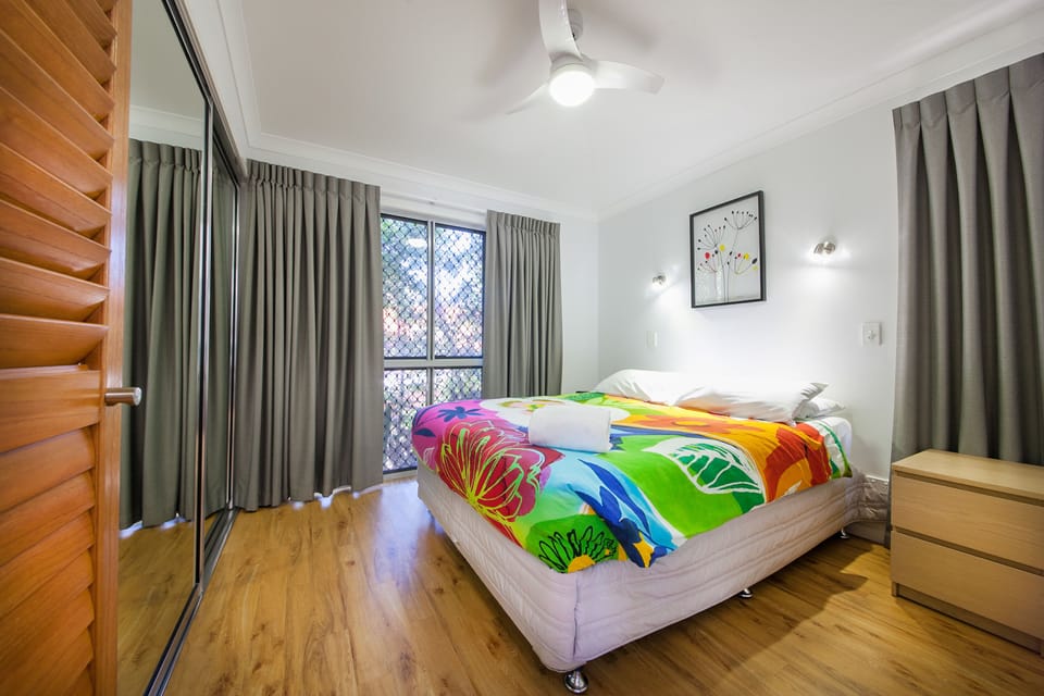 Deluxe Apartment, 1 Queen Bed | 1 bedroom, laptop workspace, blackout drapes, soundproofing