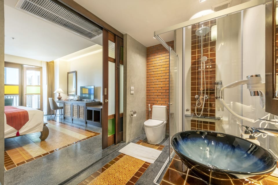 Superior Room, 1 King Bed, Pool View | Egyptian cotton sheets, premium bedding, minibar, in-room safe