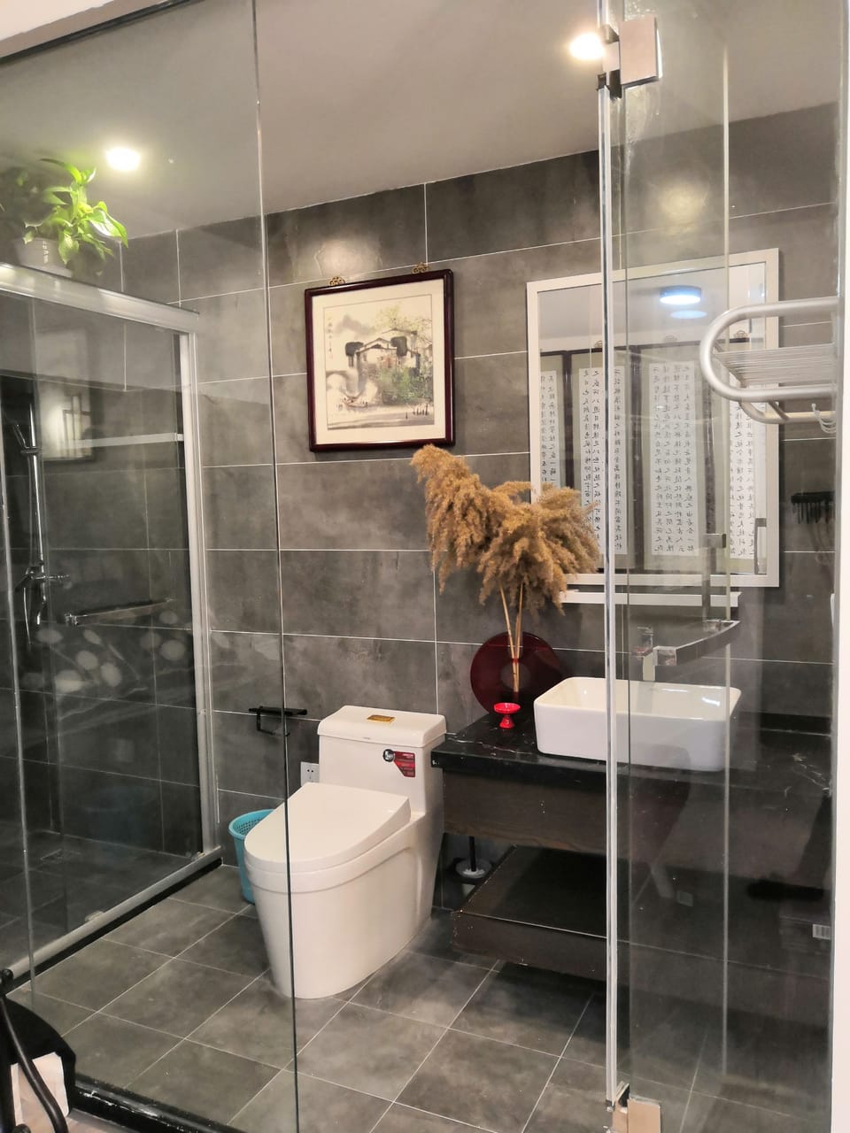 Apartment, 2 Bedrooms | Bathroom | Free toiletries, hair dryer, slippers, towels