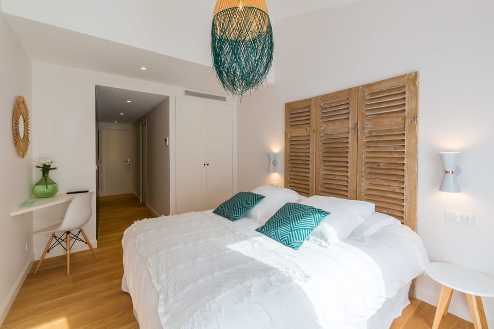 Double Room, Balcony (Jardin Public) | Premium bedding, in-room safe, individually decorated
