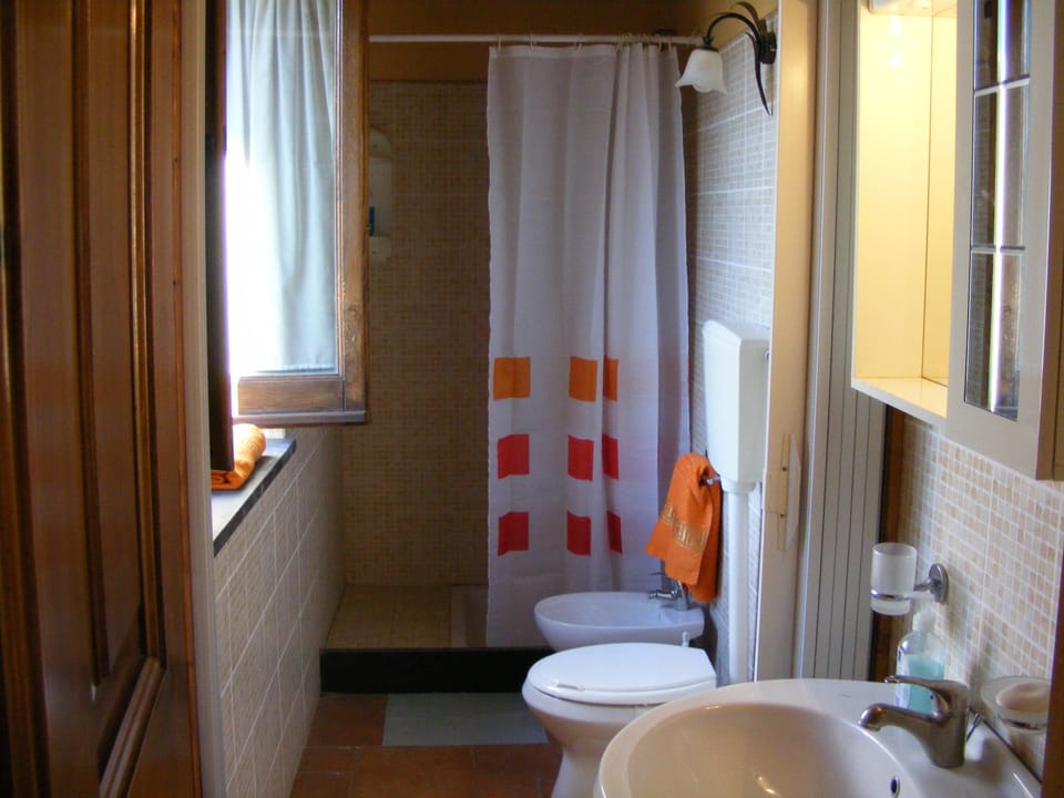 Apartment, 1 Bedroom | Bathroom | Free toiletries, hair dryer, towels