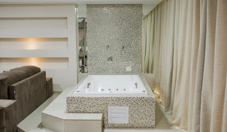 Suite | Jetted tub