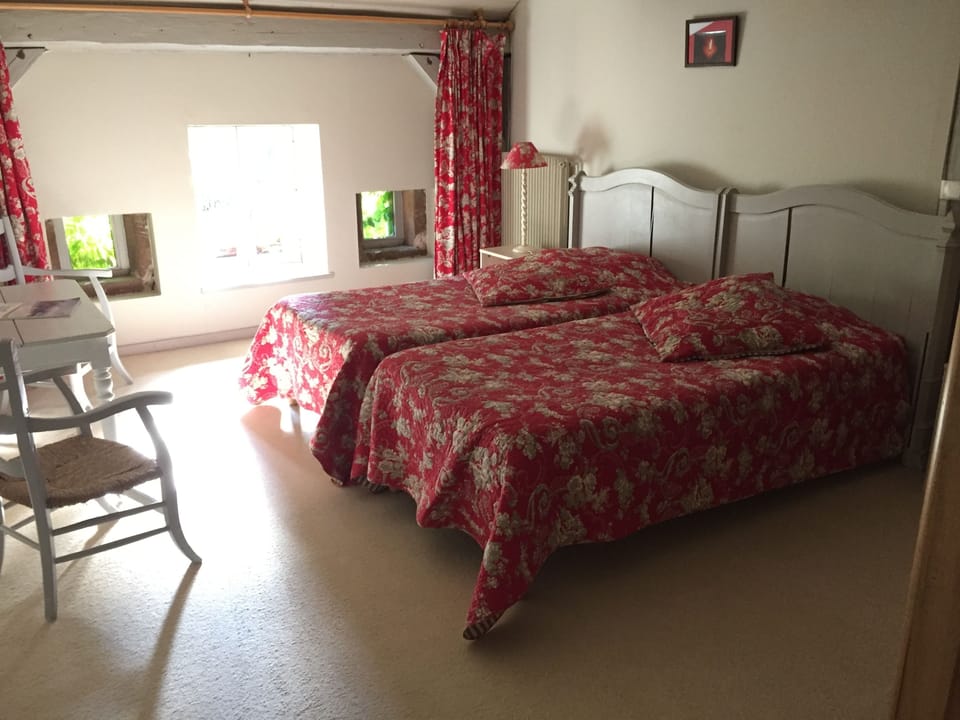 Comfort Double Room, 2 Twin Beds, Non Smoking | Desk, blackout drapes, soundproofing, free WiFi