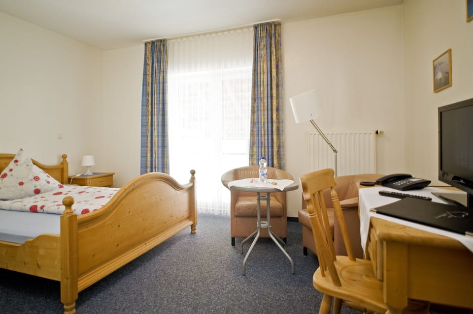 Desk, free cribs/infant beds, rollaway beds, free WiFi