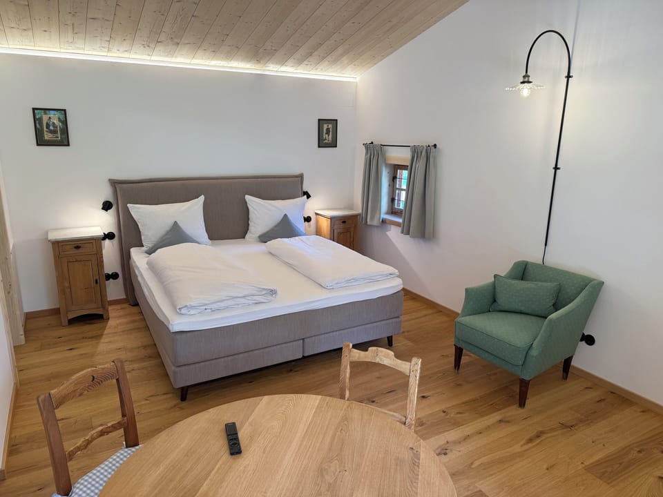 Comfort Cabin | Soundproofing, iron/ironing board, free cribs/infant beds