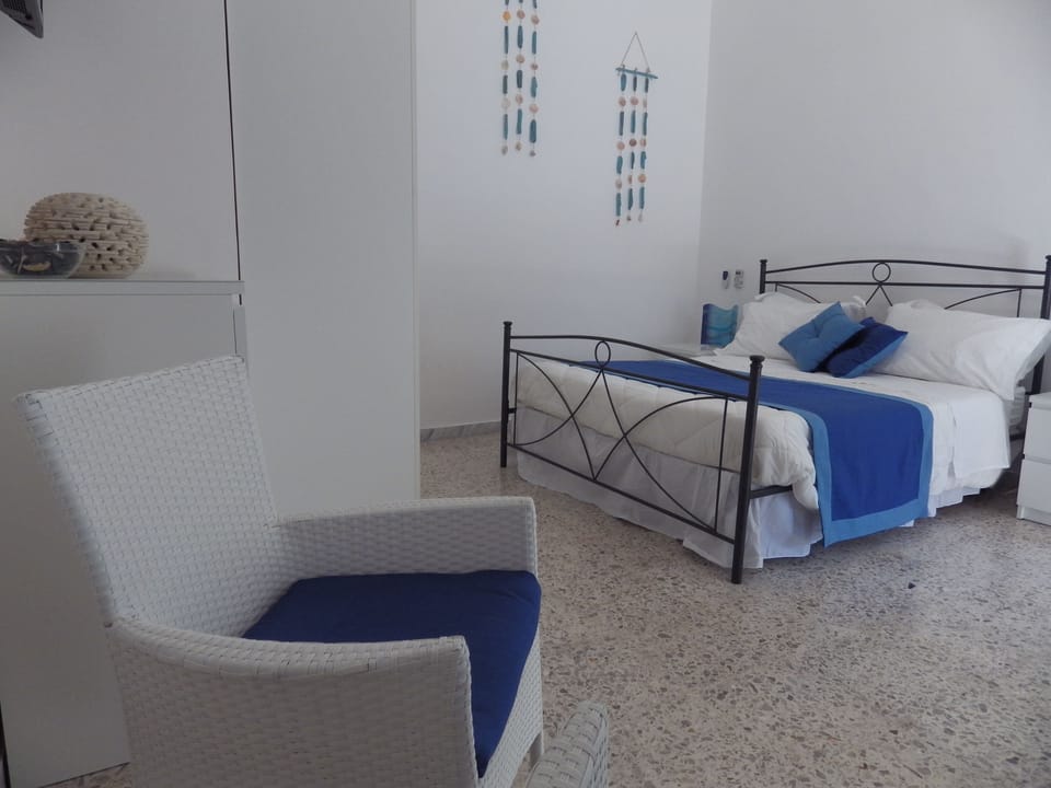Superior Double Room | Minibar, in-room safe, individually decorated, individually furnished