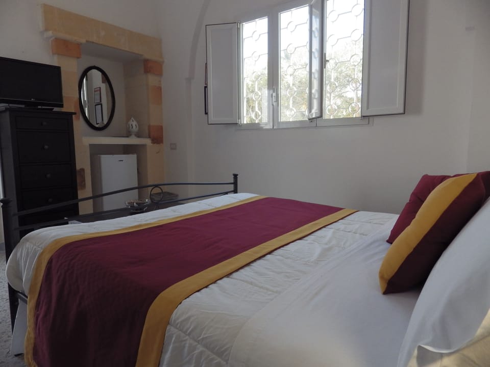 Double Room | Minibar, in-room safe, desk, individually decorated