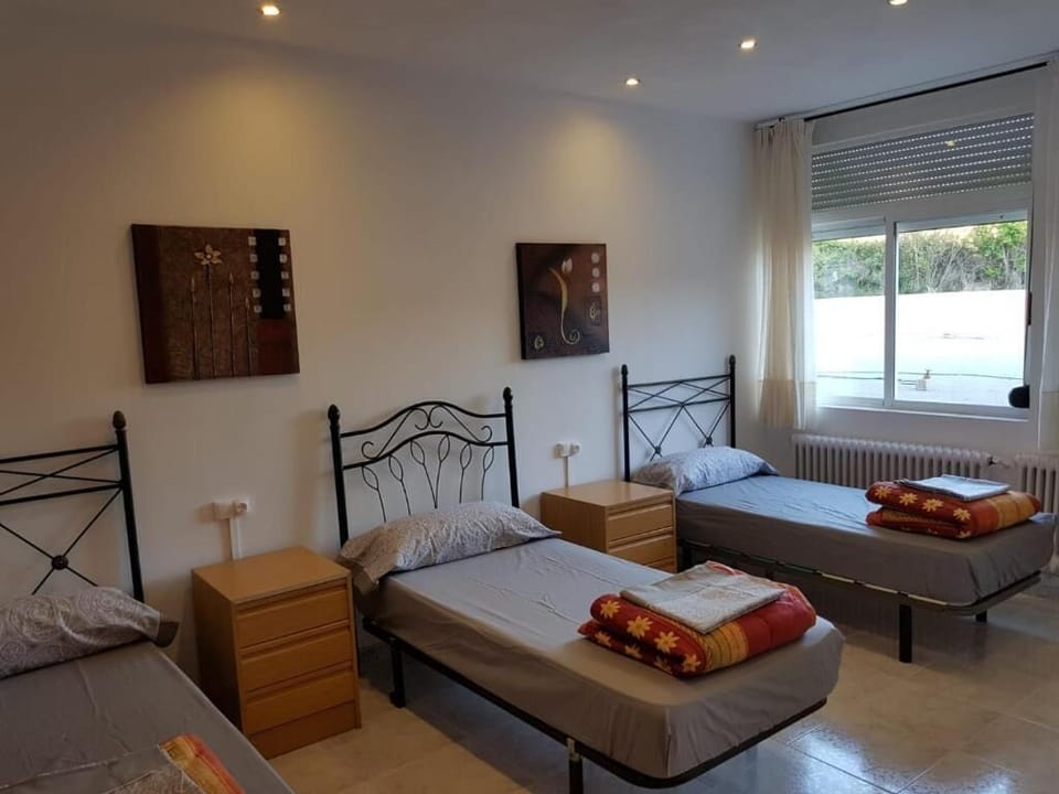 Blackout drapes, bed sheets, wheelchair access