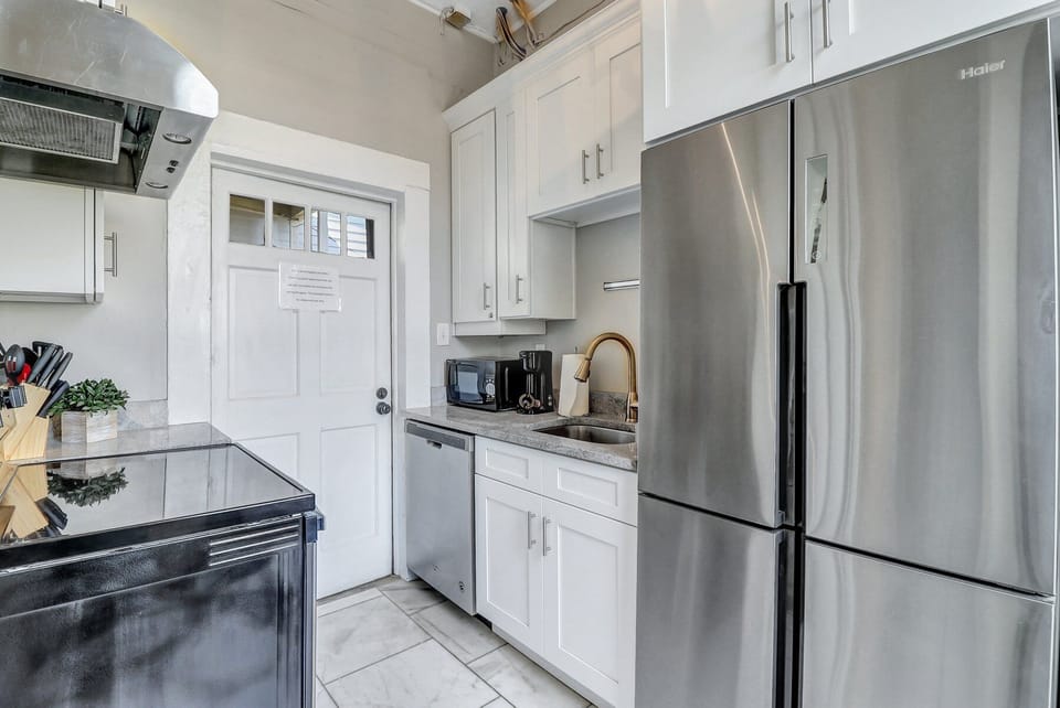 Fully equipped kitchen w/ New Stainless Steel Appliances