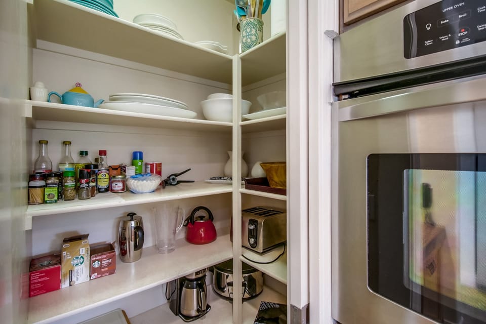 Kitchen pantry 