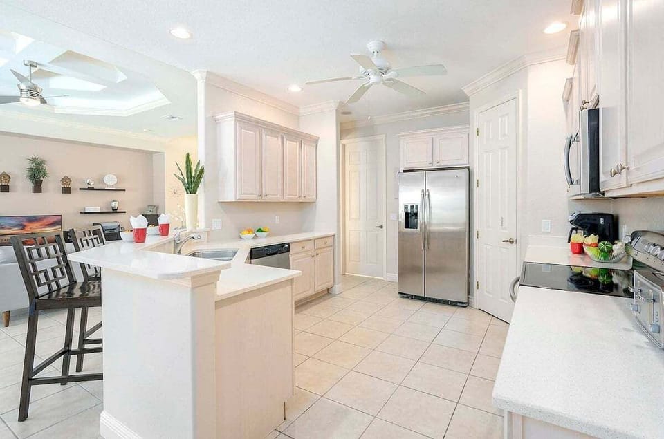 Large Kitchen with Pantry and Fridge with Ice Maker