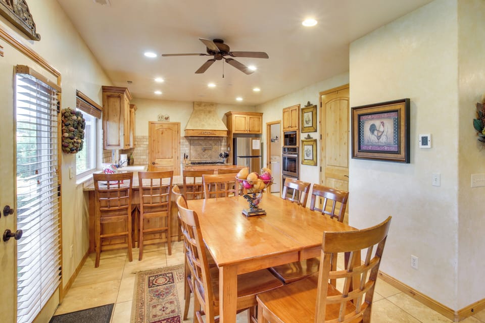 Dining Area | Dishes & Flatware Provided